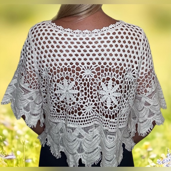 Beautiful BoHo crocheted knit top New without tags - Picture 2 of 3